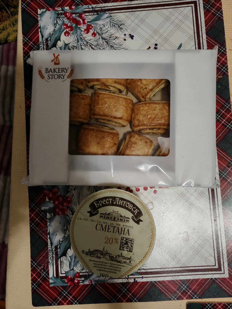 Мои покупки. Без сметаны щи уже не те, пришлось идти в магазин. + Т. бумагу купила. Заплатила 378 р. 