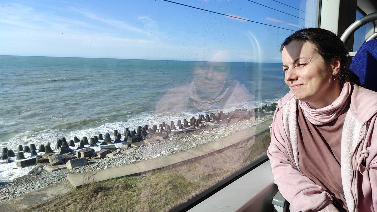 Море не очень спокойное, но зато солнце светит ярко! Фото: Кирилл Полиенко / Polienko: путешествуем вдвоём