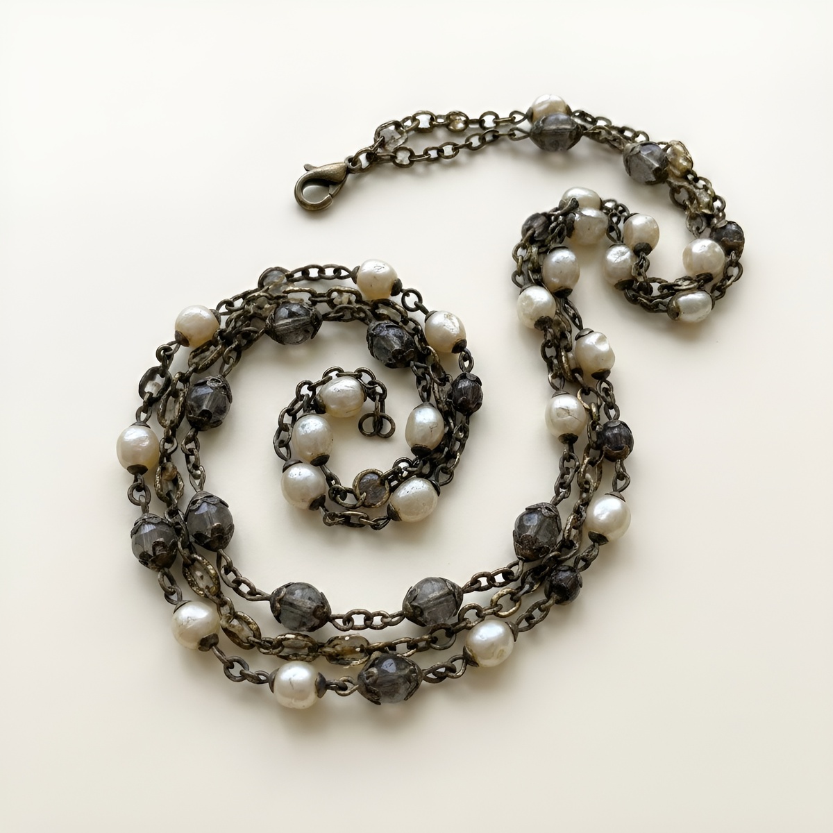 Потемневший металл и дешевая фурнитура