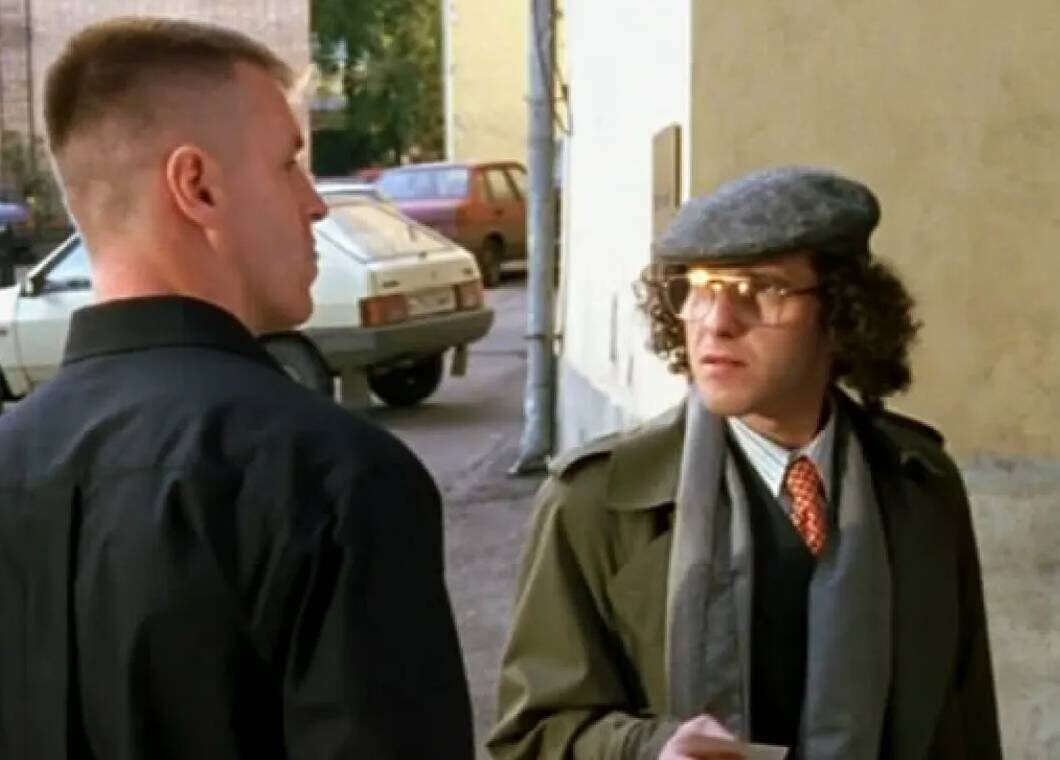    Владимир Довжик (справа) в сериале «Бригада»Кадр из видео