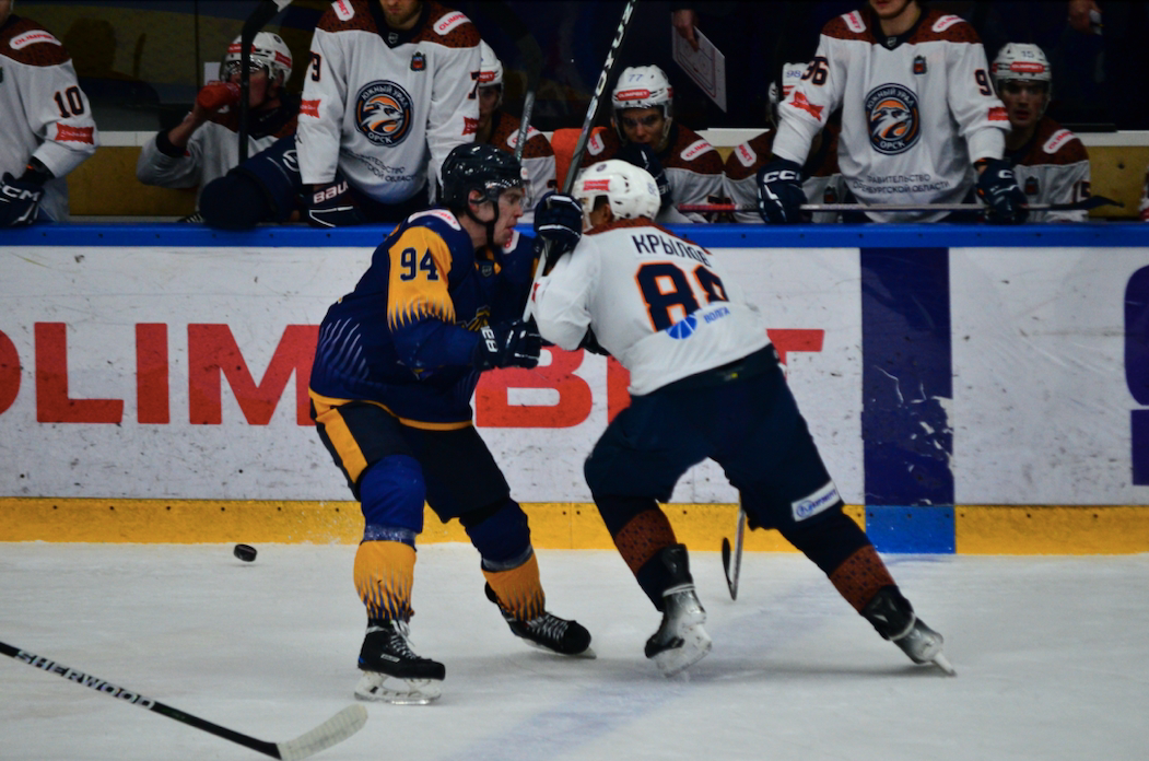    В Набережных Челнах ХК «Южный Урал» обыграл ХК «Челны» со счетом 3:4