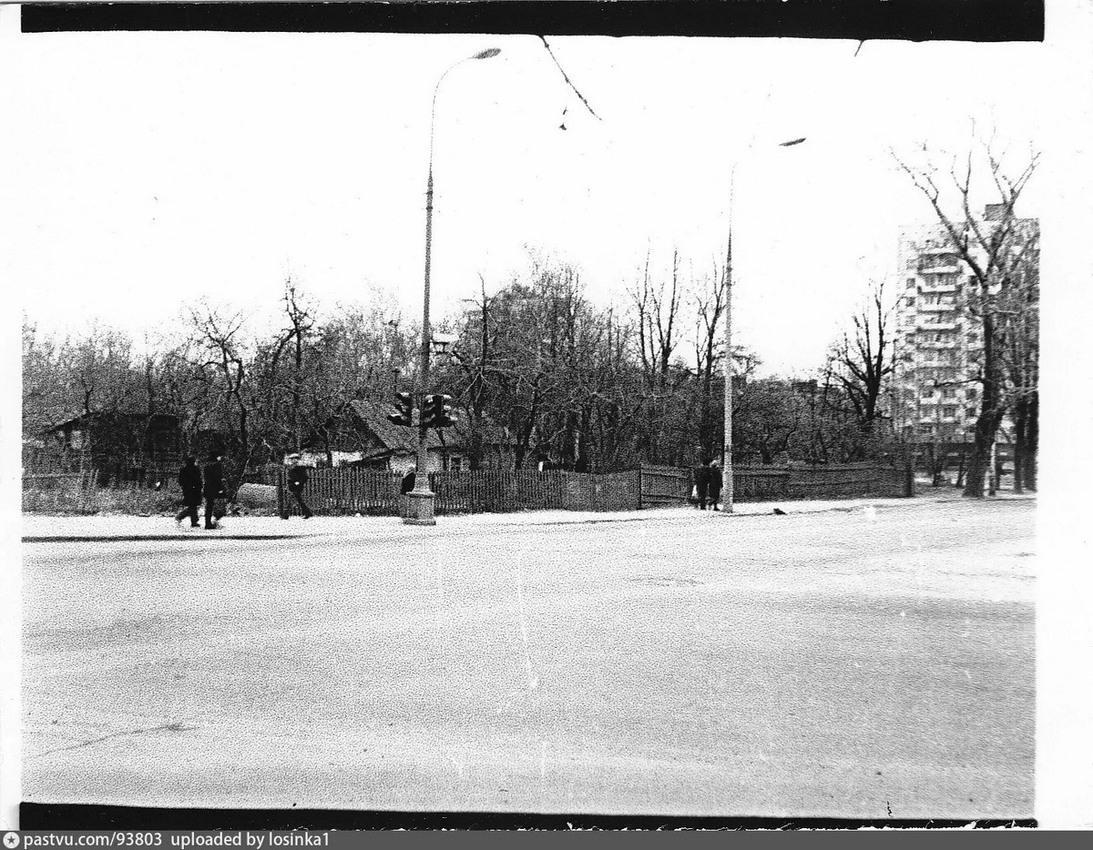 1982 год. Угол улиц Летчика Бабушкина и Менжинского.