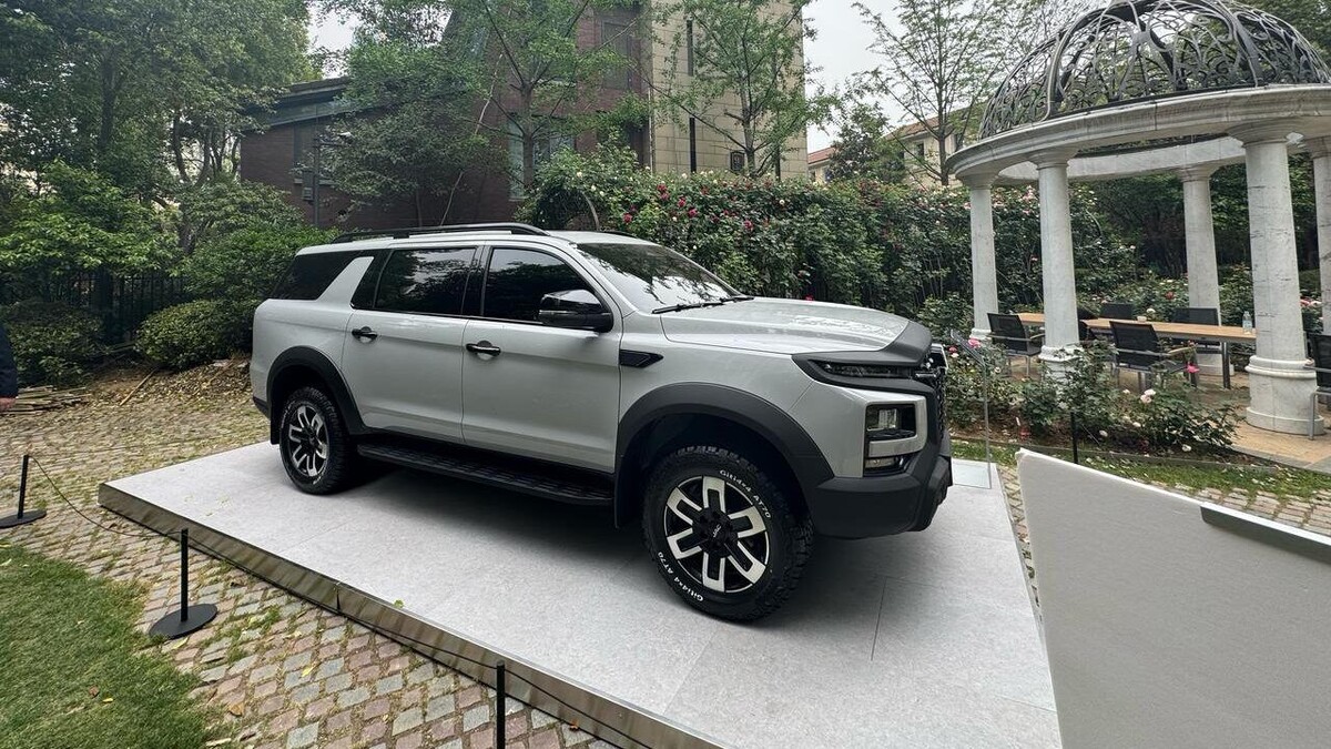    JAC JS9. Фото JAC