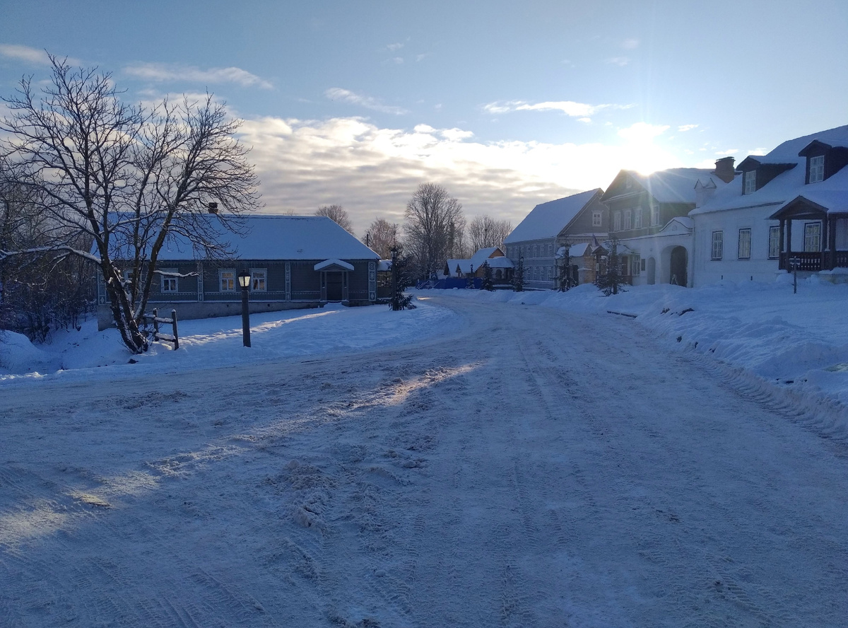 Начнем прогулку из центра деревни