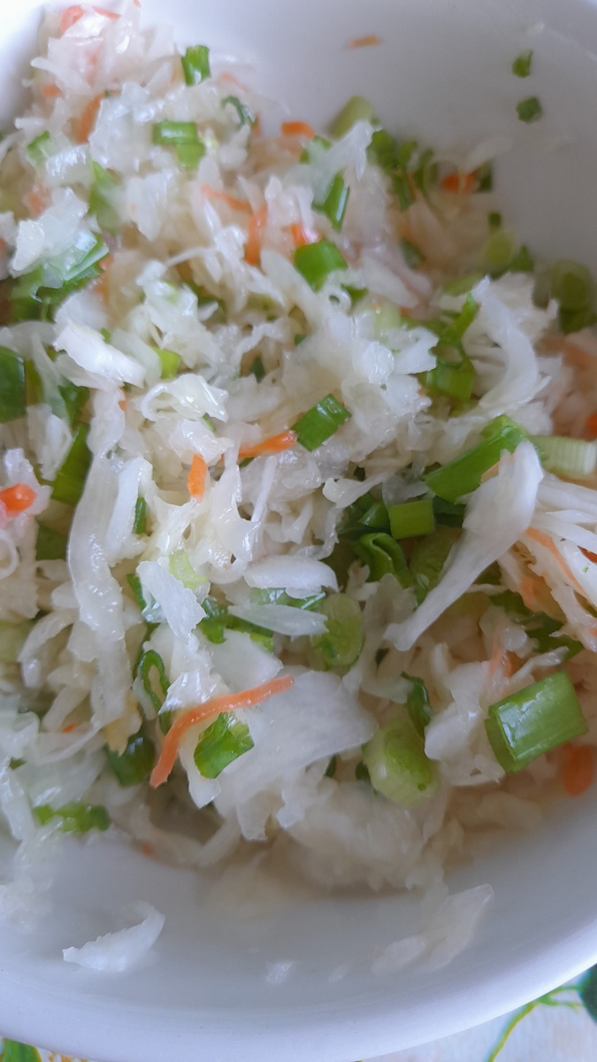 Квашеная капуста с зелёным луком