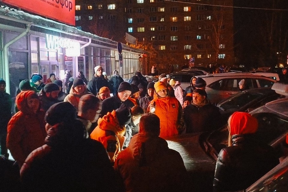    Более 300 человек вышли на улицы города в поисках пропавшей девочки. Фото: ПСО "Сальвар"