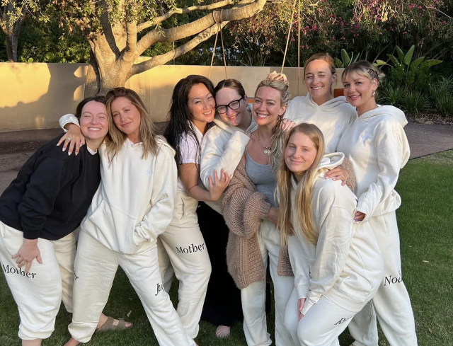    Эшли Тисдейл, Хилари Дафф, Меган Трейнор и другие. Фото: @hilary_duff (Instagram*)