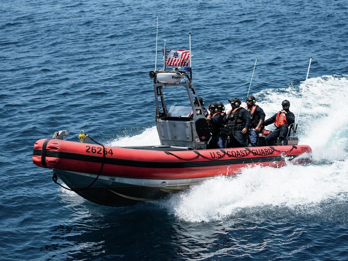    Катер береговой охраны США в восточной части Тихого океана | © Фото : U.S. Coast Guard / Petty Officer 3rd Class Avery Tibbets