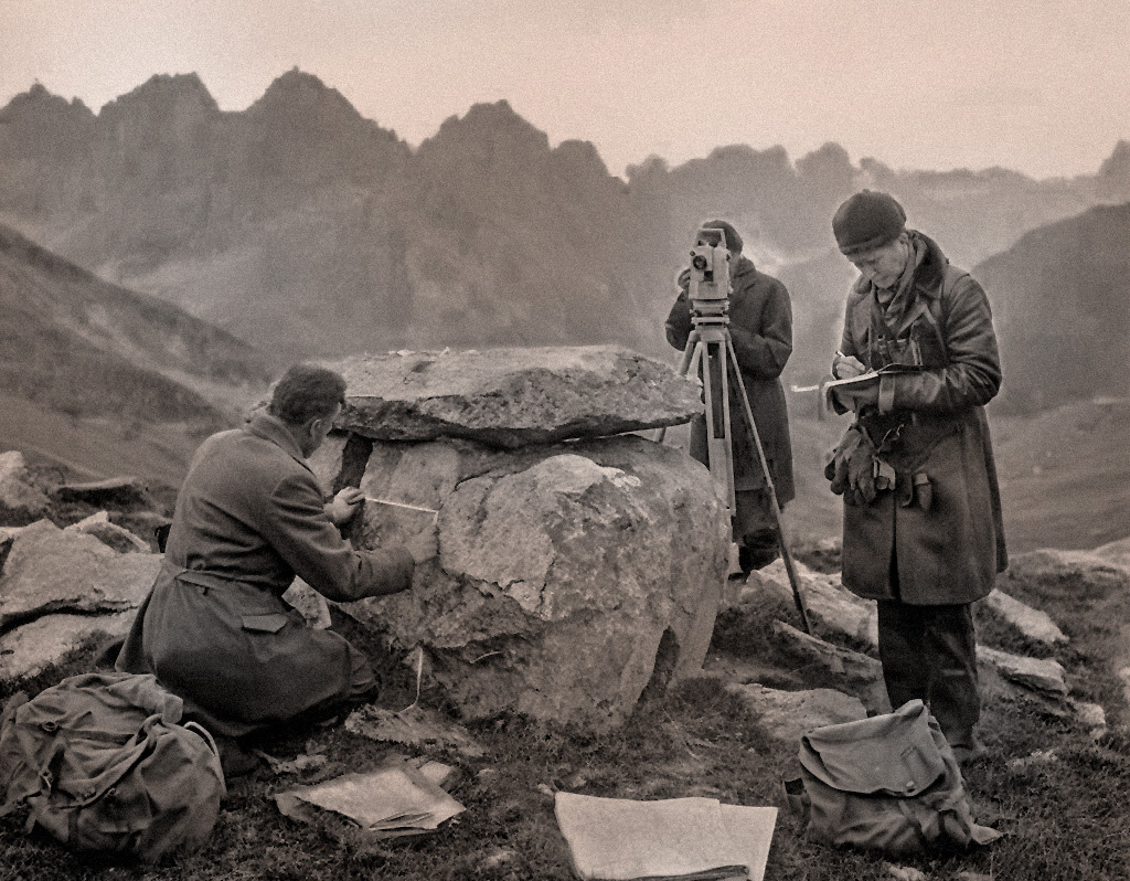 Нацисты из Аненербе изучают горы Кавказа