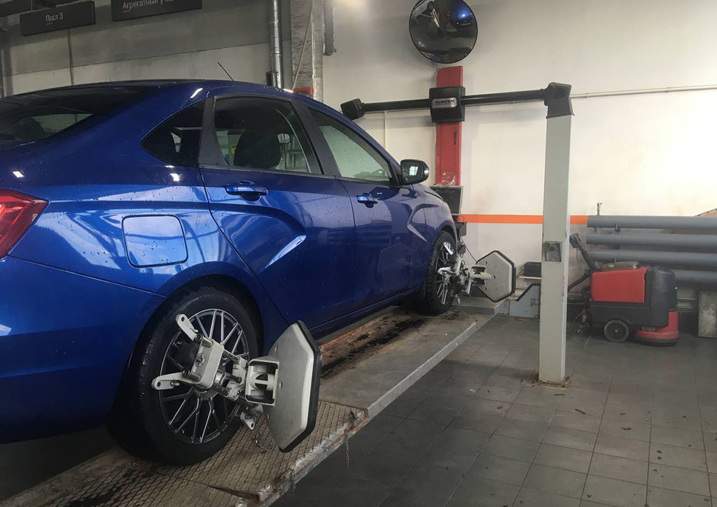 На развальном стенде выявилось небольшое отклонение по схождению на заднем левом колесе. Проблему устранил без особого труда. Остальные показатели в пределах допуска