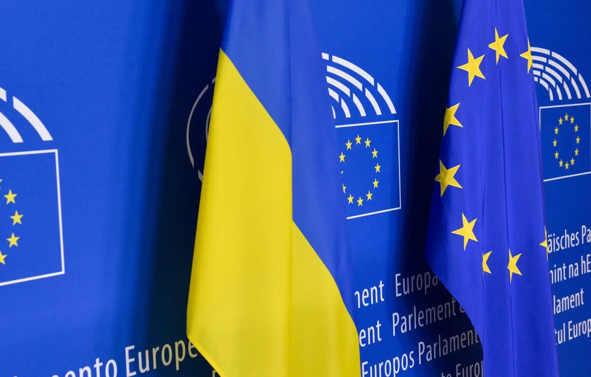    Флаг ЕС и Украины. © flickr.com