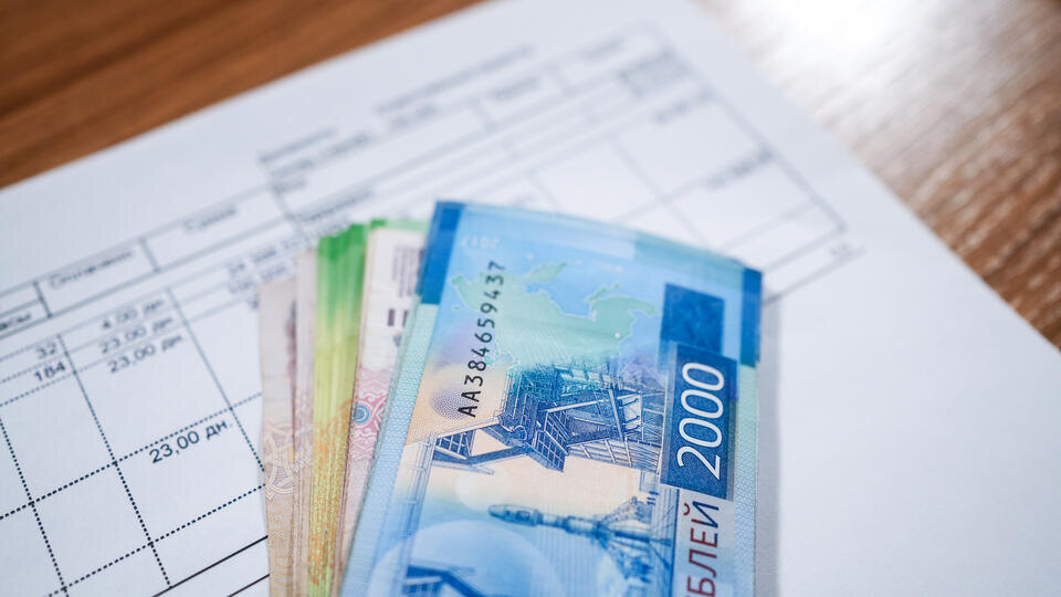 Реальная средняя зарплата в РФ оказалась на треть ниже официальной