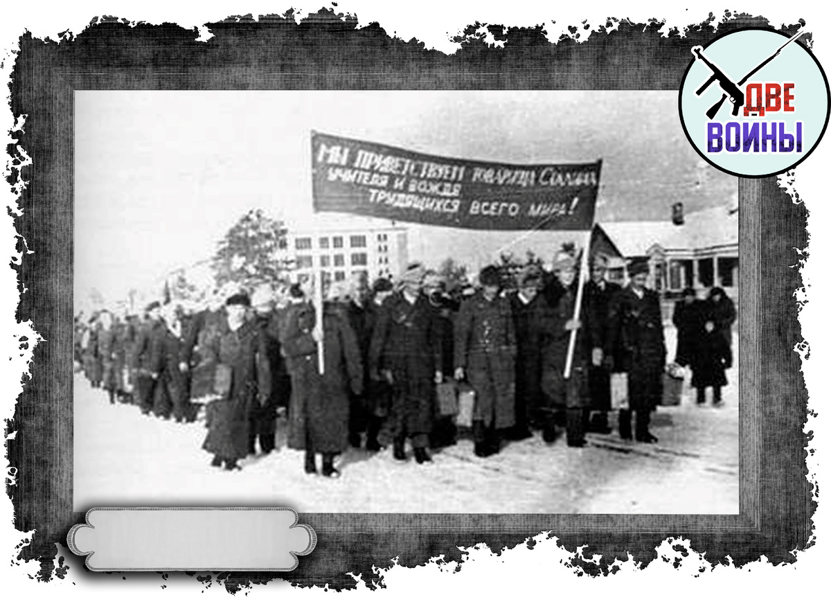 Партия военнопленных гитлеровцев идёт на вокзал, 1950 г. Фото в свободном доступе.