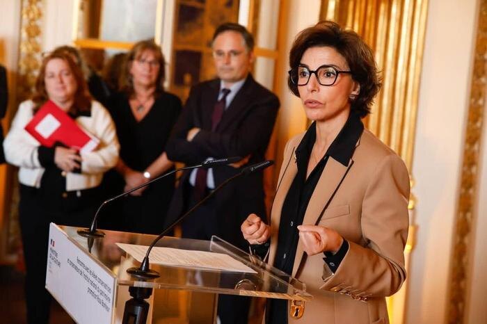 Рашида Дати. Обложка © Facebook (признан экстремистской организацией и запрещён на территории Российской Федерации) / Rachida Dati