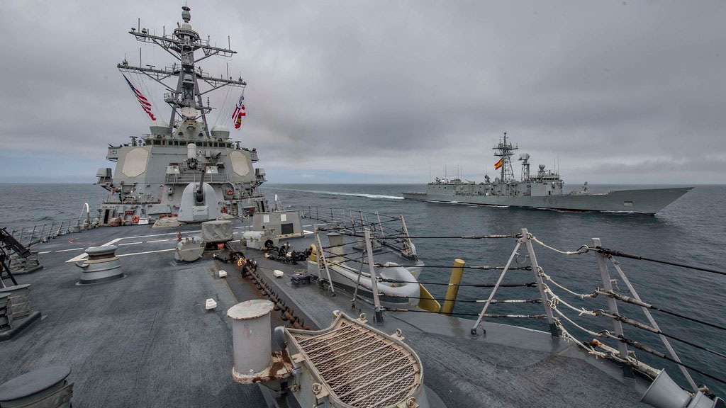    США армия флот эсминец USS Carney (DDG-64)