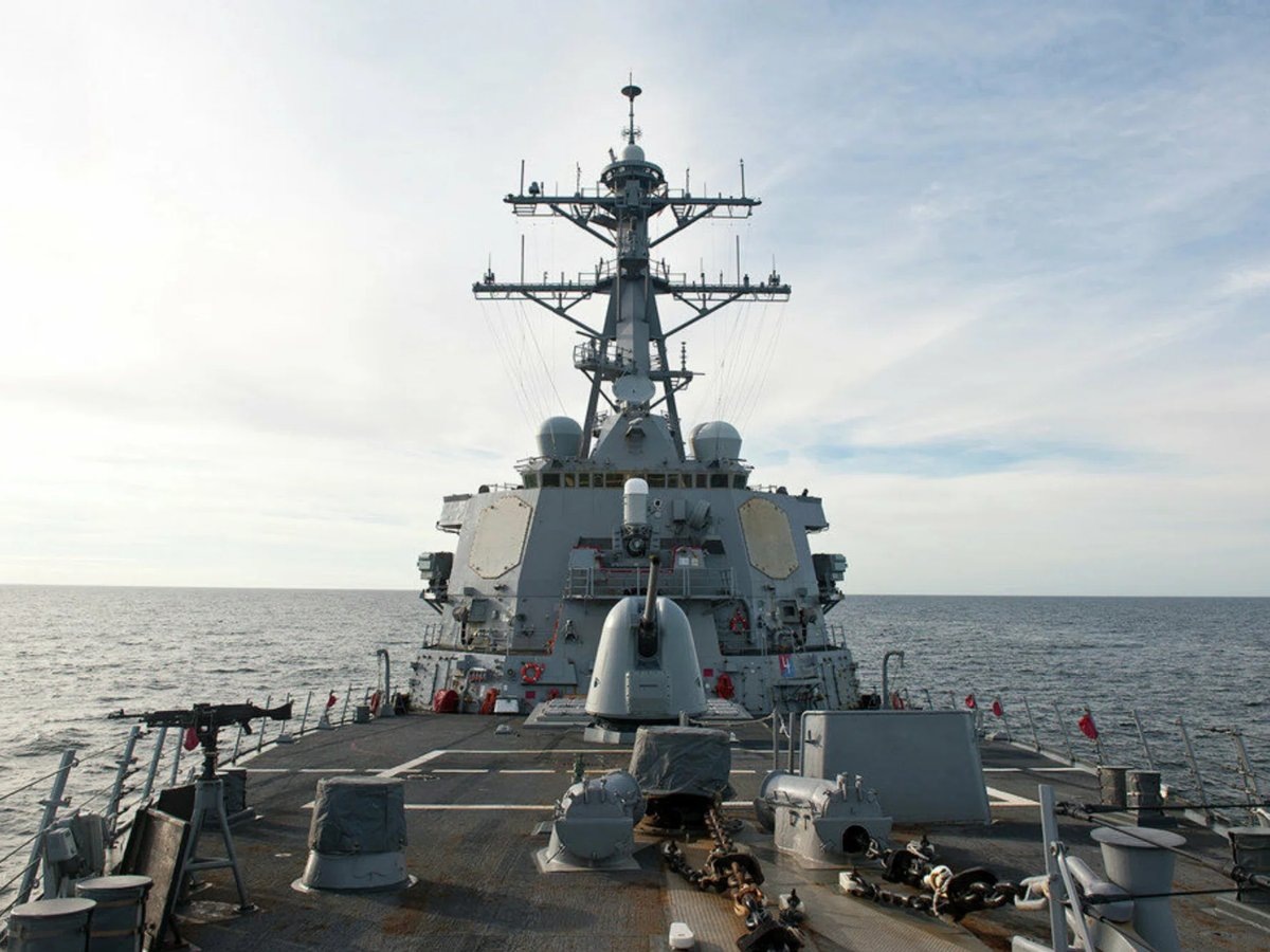     На судне была американская символика