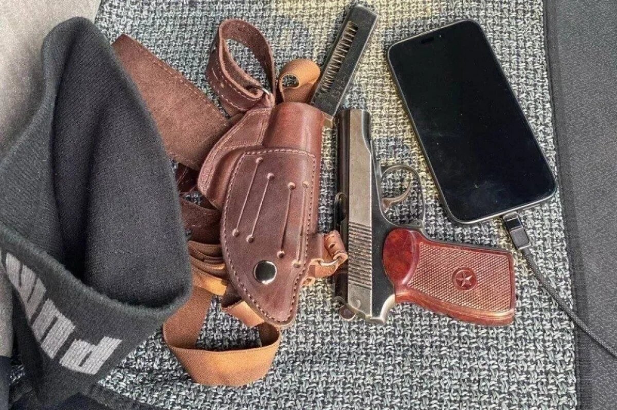    Инспекторы ДПС нашли незарегистрированный пистолет у водителя в Уссурийске