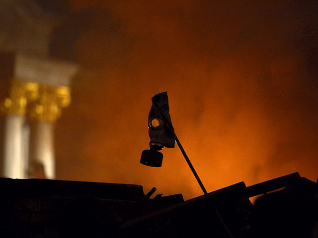    Украина, Киев. Беспорядки GLP противогаз