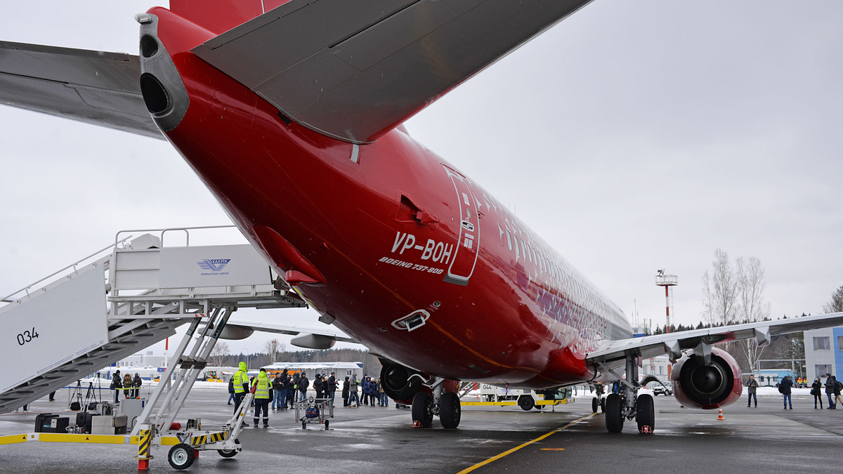    Калуга, международный аэропорт. Boeing 737-800 авиакомпании "Россия" 10