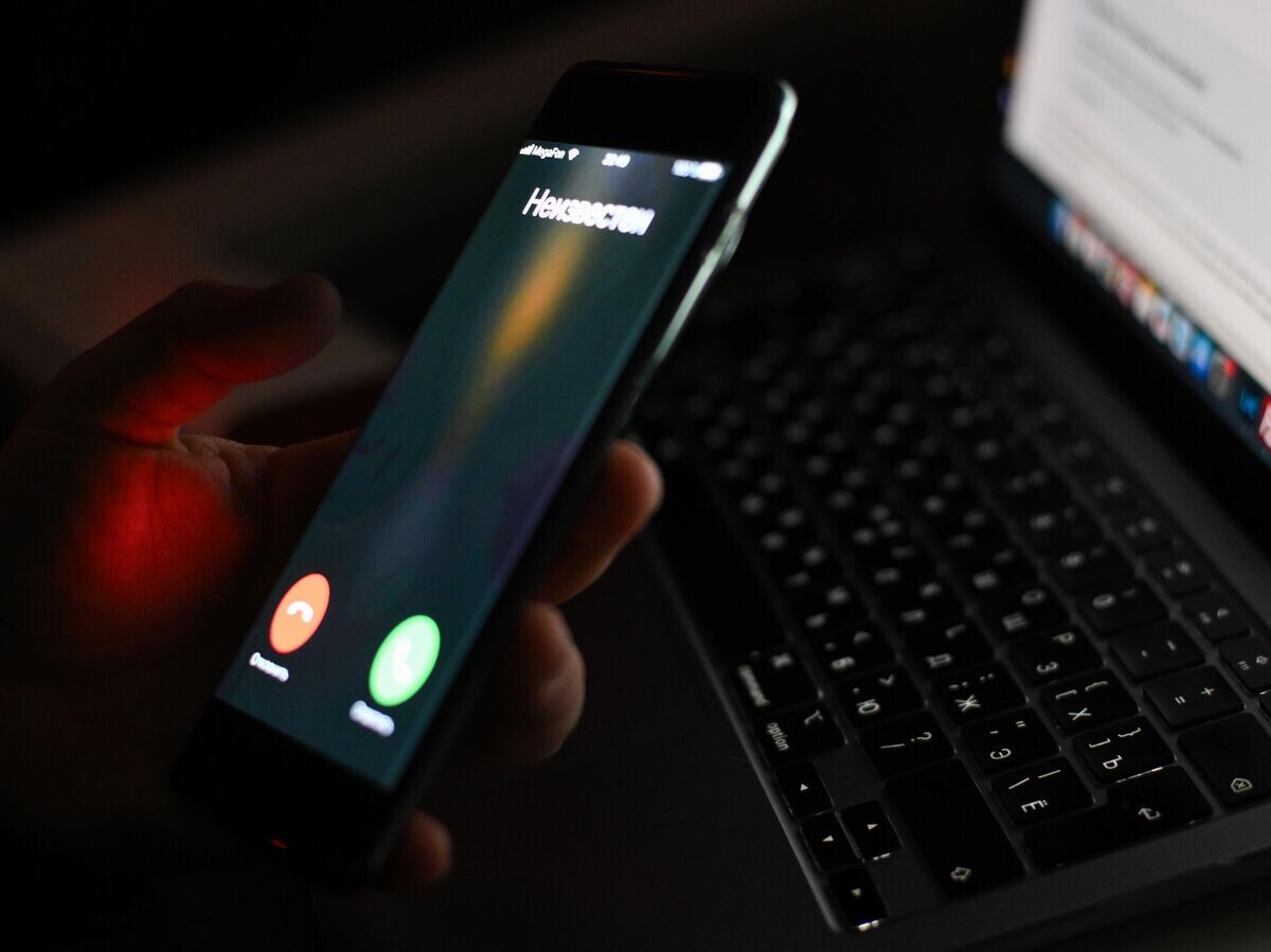    Мобильный телефон, на который позвонили с неизвестного номера | © РИА Новости / Владимир Астапкович