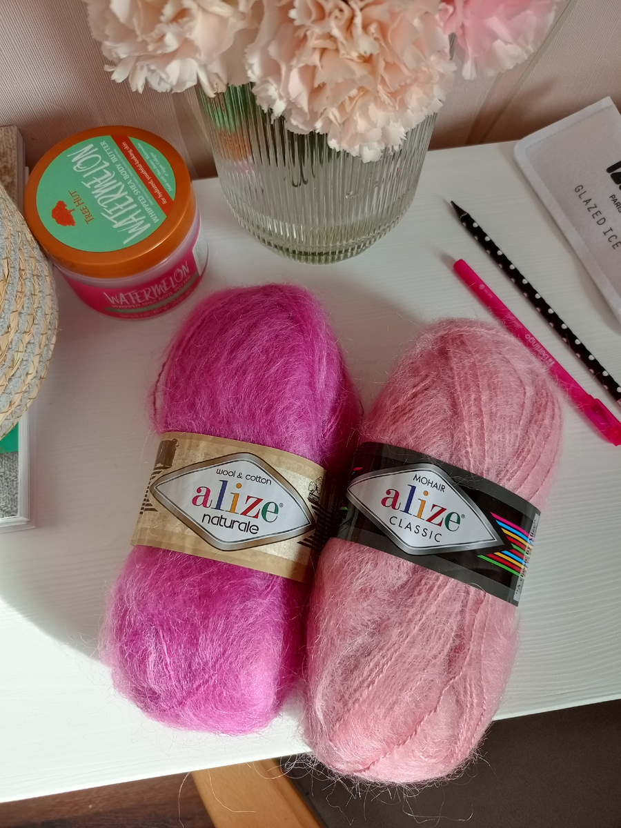 Слева хлопок и шерсть, справа мохер, шерсть и акрил