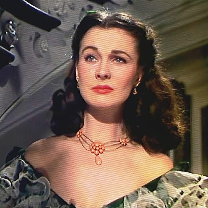 Слезы могут возникать по любому поводу.