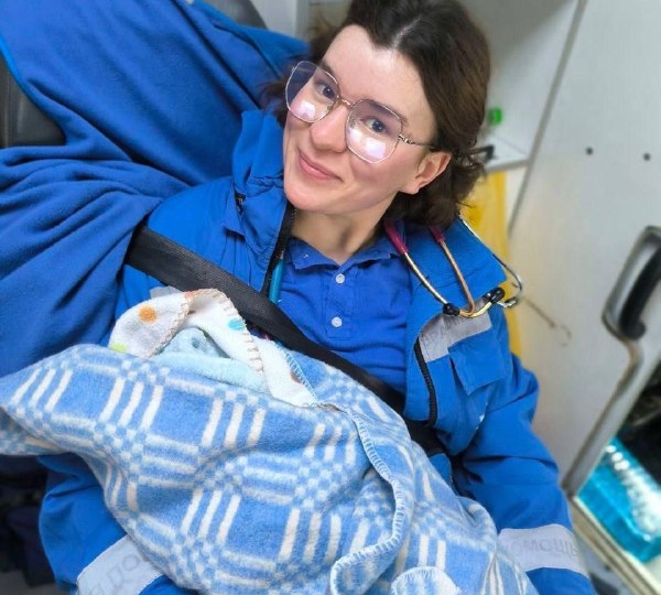 Во Владивостоке специалисты скорой медицинской помощи приняли стремительные роды на дому