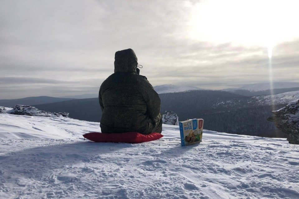    Отец Игорь на гребне перевала Дятлова, февраль 2021 года. Сергей КОЛЯСКИН