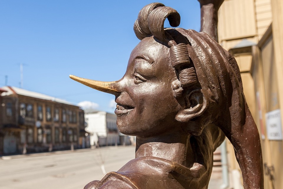    Памятник "Буратино" у музея Алексея Толстого в Самаре. Фото: FotograFFF/Shutterstock/Fotodom