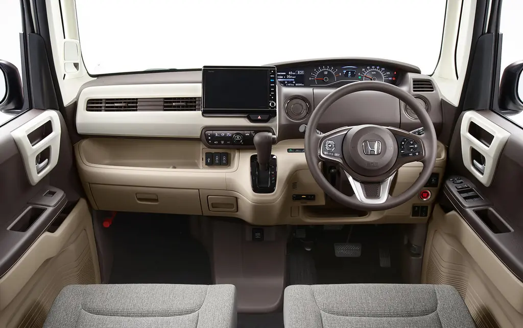 Honda N-Box интерьер