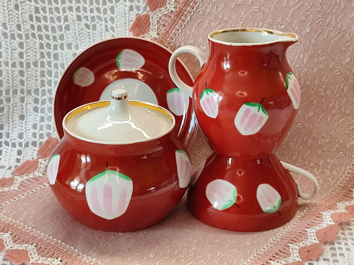 2. Чайная пара, сахарница, сливочник. Дулево, 1968-91 гг, цена 250+350+подарок р.