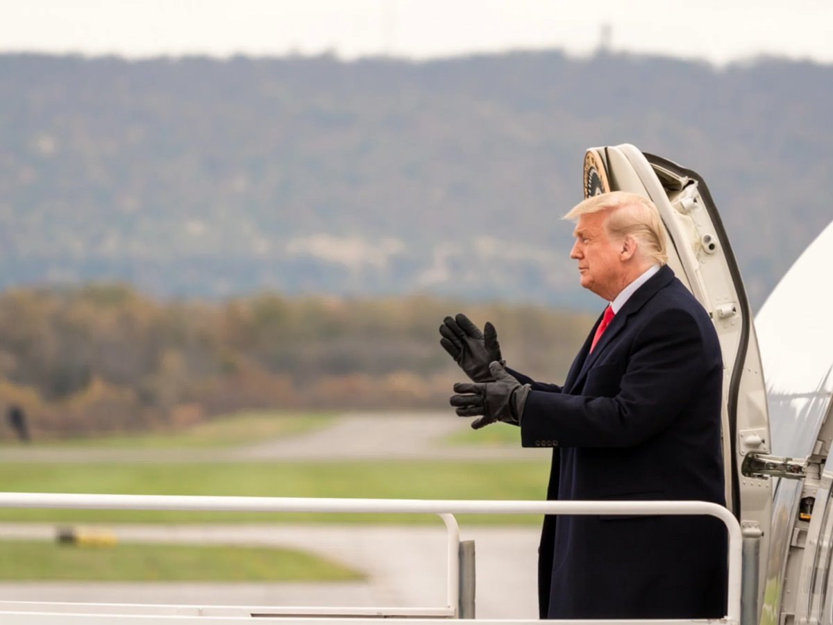    С возвращением лидера США Дональда Трампа в Белый дом начался диалог между Россией и Америкой