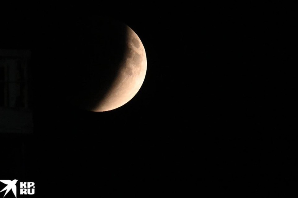    Россияне в марте увидят, как Луна дважды закроет ярчайшую звезду созвездия Льва Михаил ФРОЛОВ