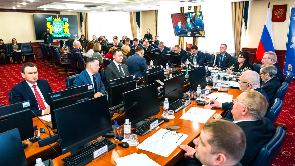    Помогают участникам СВО - волонтёры и активисты партии «Единая Россия» рассмотрели свыше 14,5 тысяч обращений