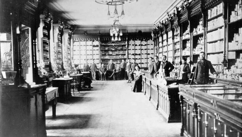 Интерьер магазина «Сухов и сыновья».
pastvu.com