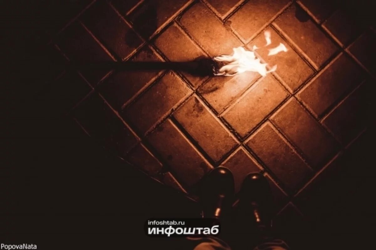    В Астрахани неизвестные подожгли дверь одной из квартир на Яблочкова