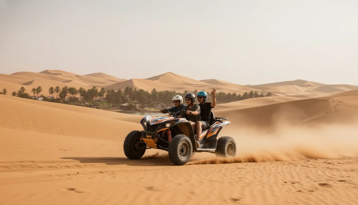 Туристы на дюн-багги в оазисе Уакачина Перу