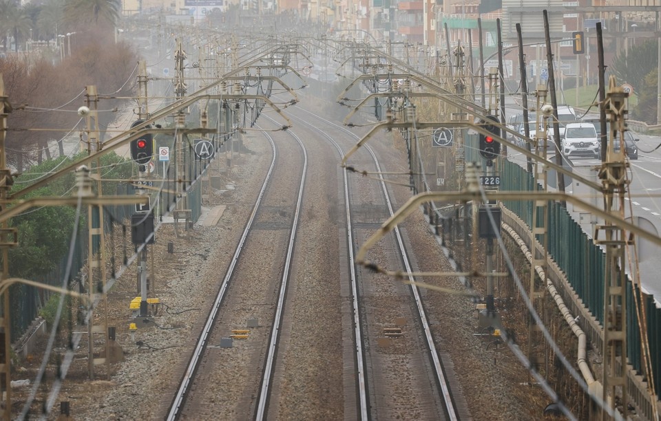    Грузовой поезд сошел с рельсов на Сахалине. Фото носит иллюстративный характер. REUTERS