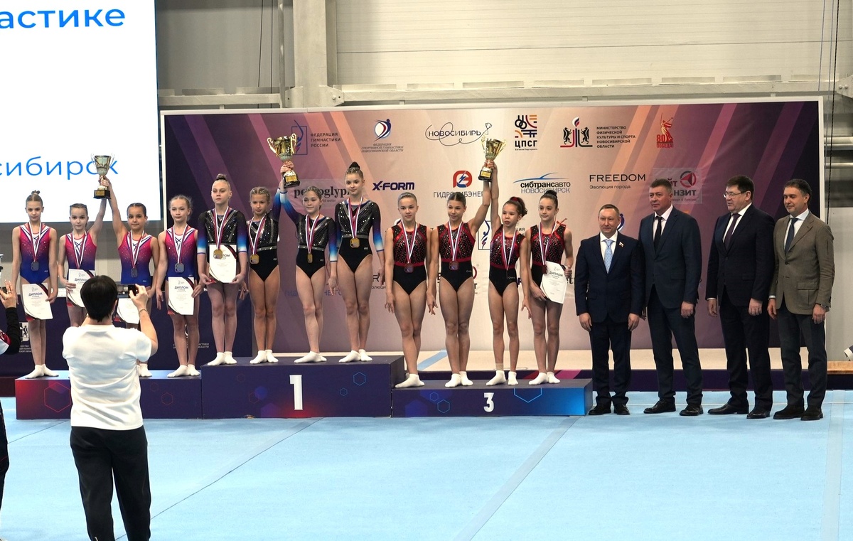 Награждение лучших. Фото предоставлено Центром подготовки по спортивной гимнастике Евгения Подгорного.