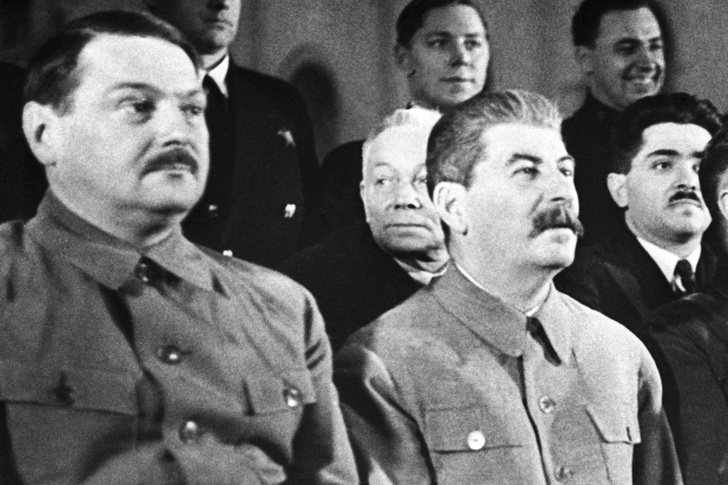    Председатель Верховного Совета РСФСР Андрей Жданов и секретарь ЦК ВКП(б) Иосиф Сталин   
Николай Кулешов/ТАСС