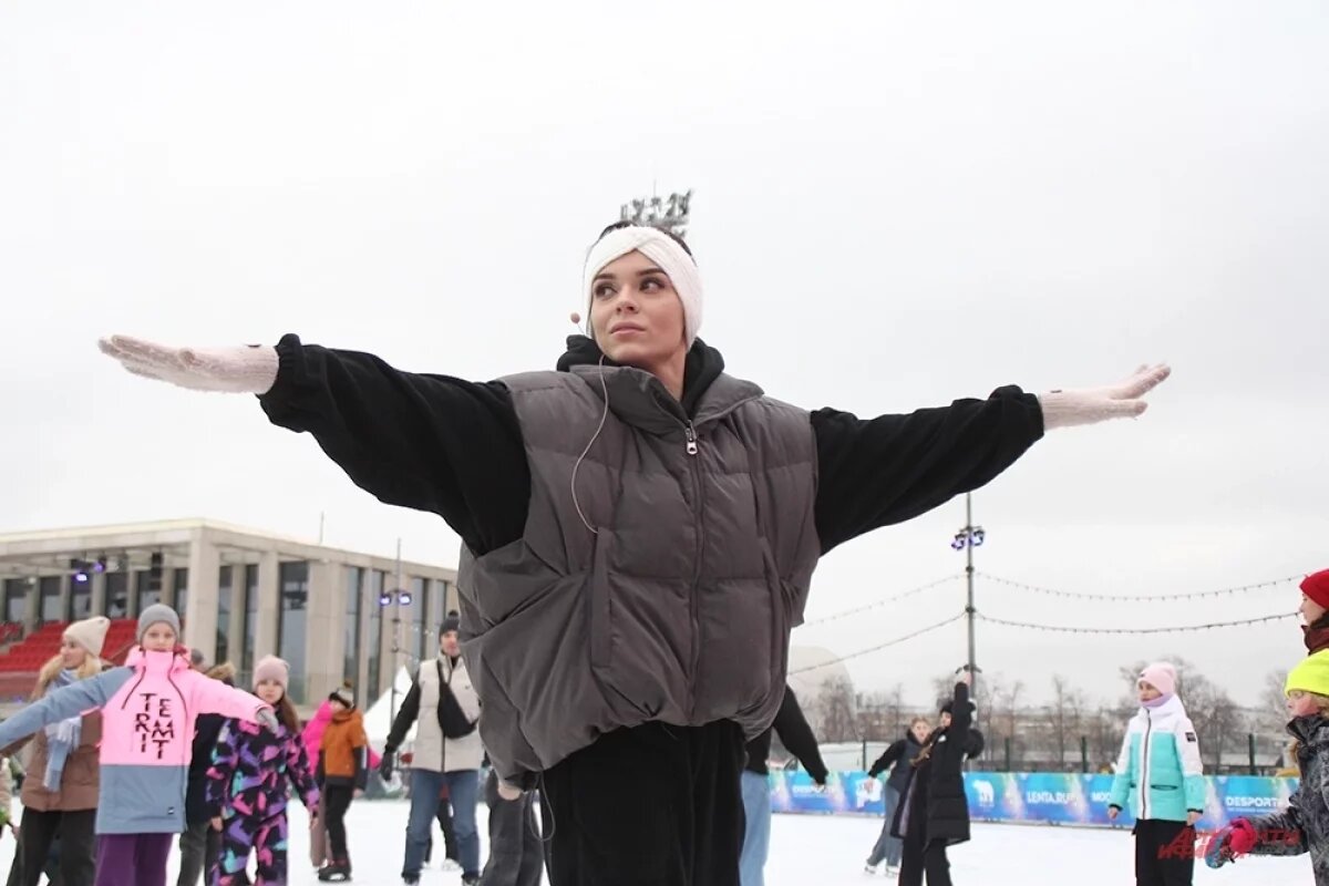    Фигуристка Аделина Сотникова приехала на хоккейный турнир на Байкале