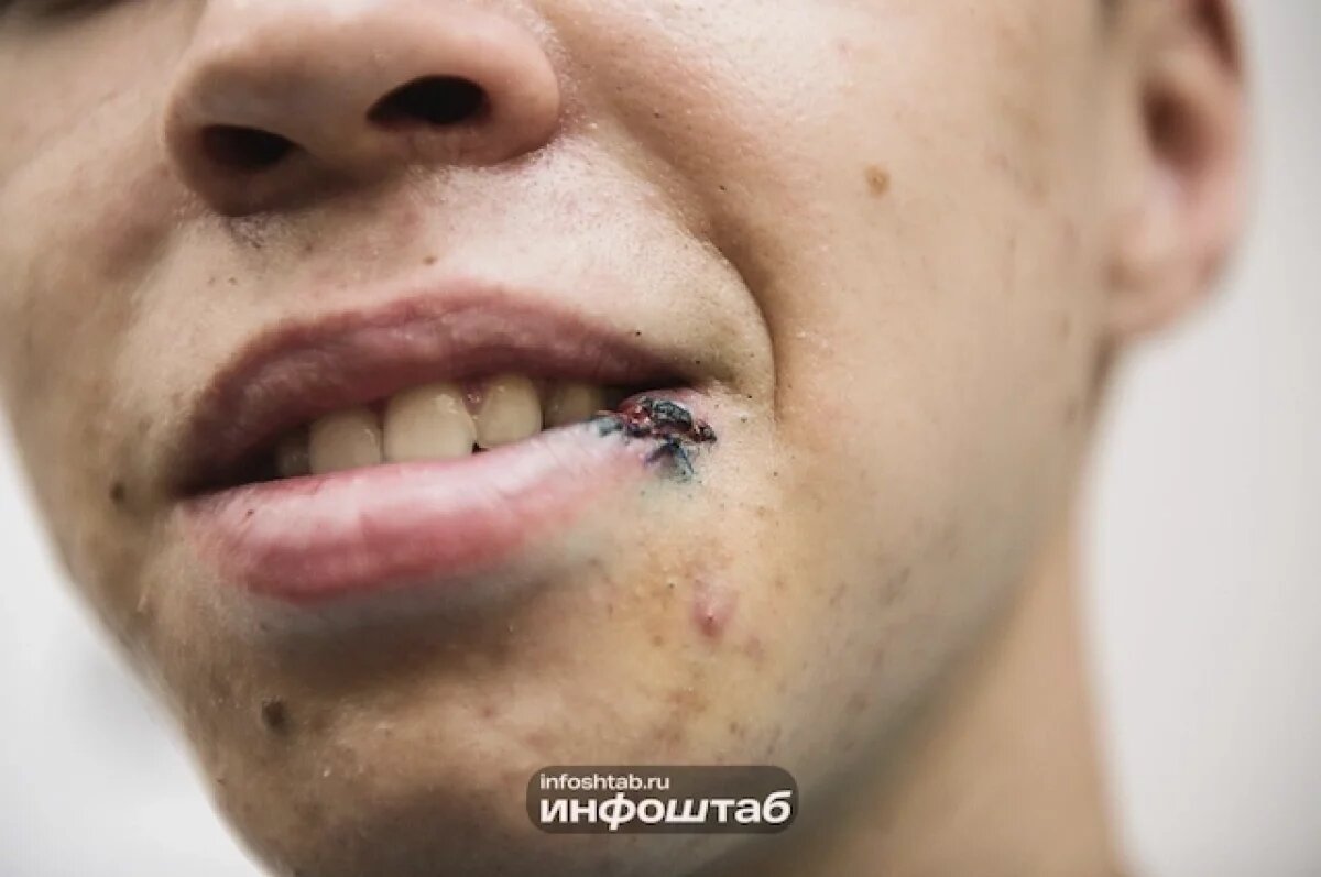    Удар затылком в лицо полицейскому обернулся для астраханца реальным сроком