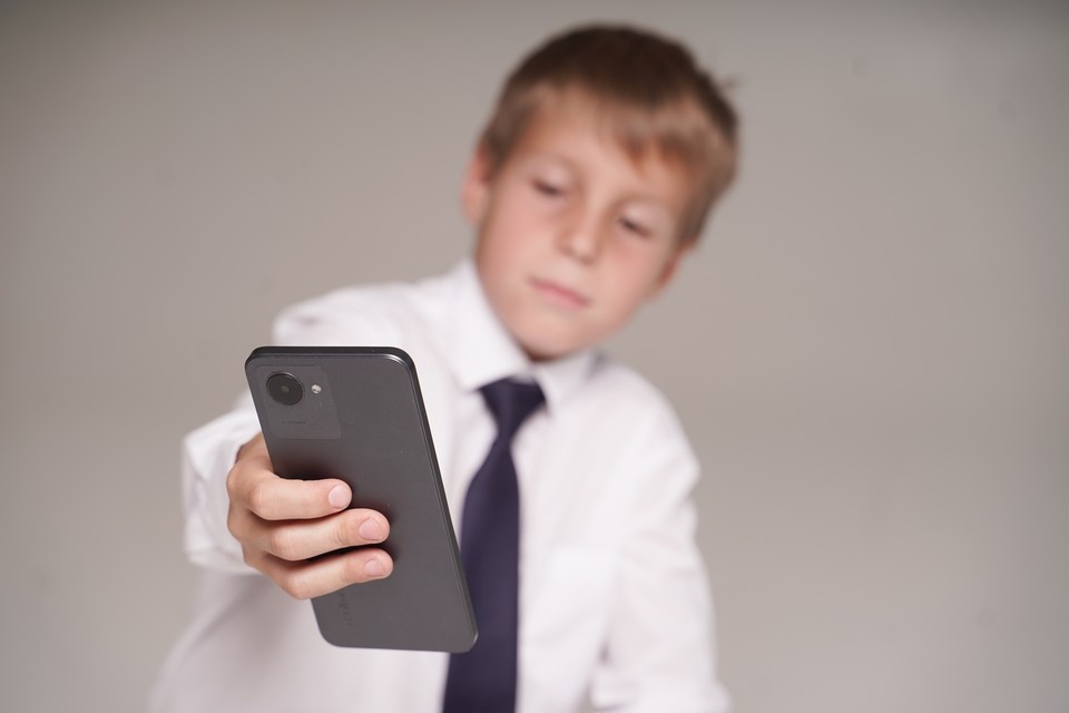    Эксперты предложили сделать обязательным разрешение родителей на создание аккаунта. Светлана МАКОВЕЕВА