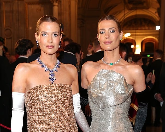 Леди Элиза и Леди Амалия Спенсер дочери близняшки Чарльза Спенсера -младшего брата принцессы Дианы, 9-го графа Спенсера.