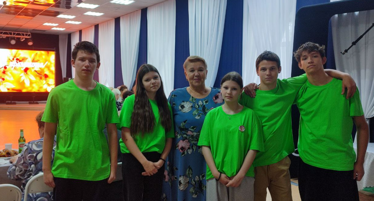    «Нелюбимые дети слишком рано взрослеют»: 70-летняя югорчанка вытаскивает подростков из беды