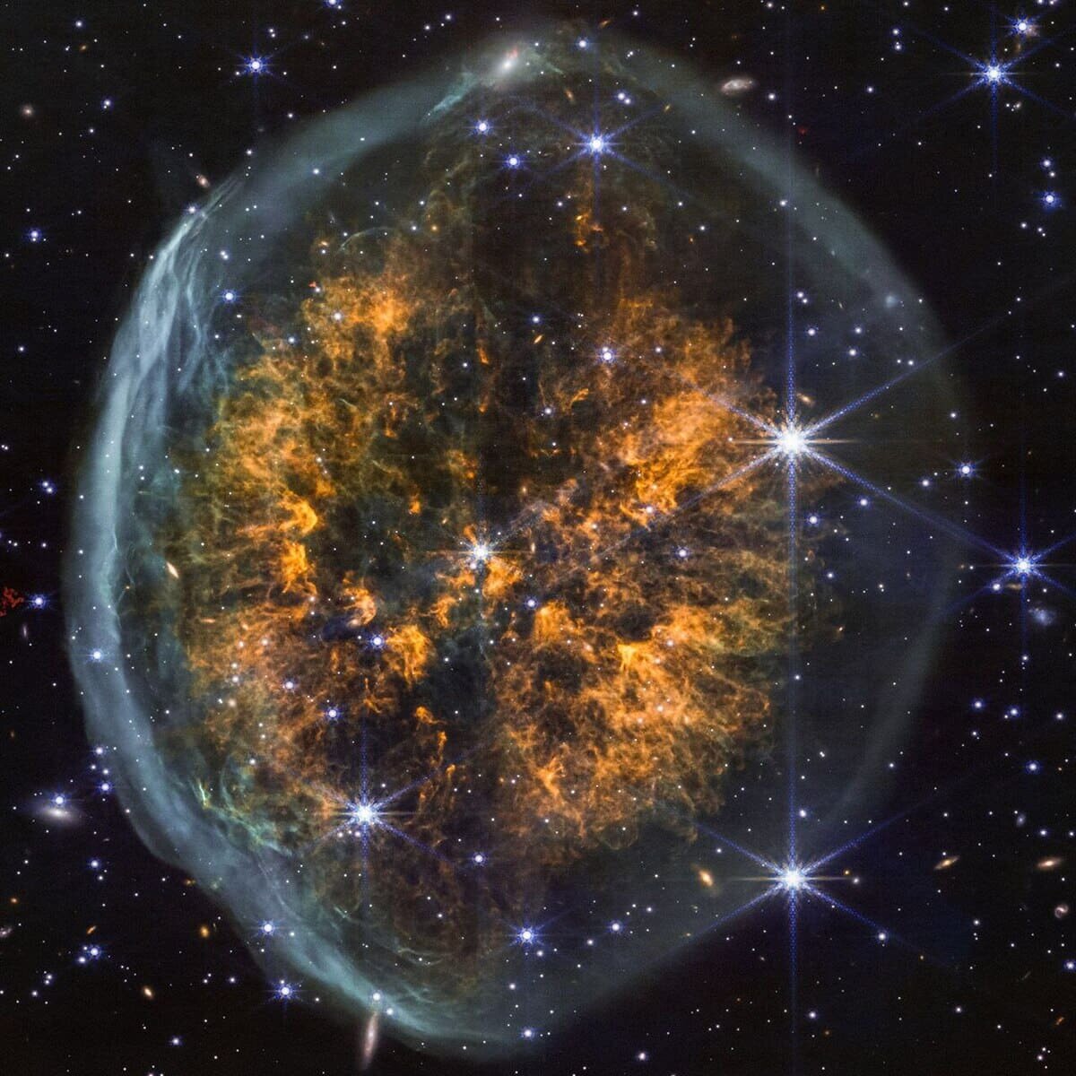    Изображение, полученное прибором ближнего инфракрасного диапазона NIRCam / © NASA, ESA, CSA, STScI; Image Processing: Joseph DePasquale (STScI)