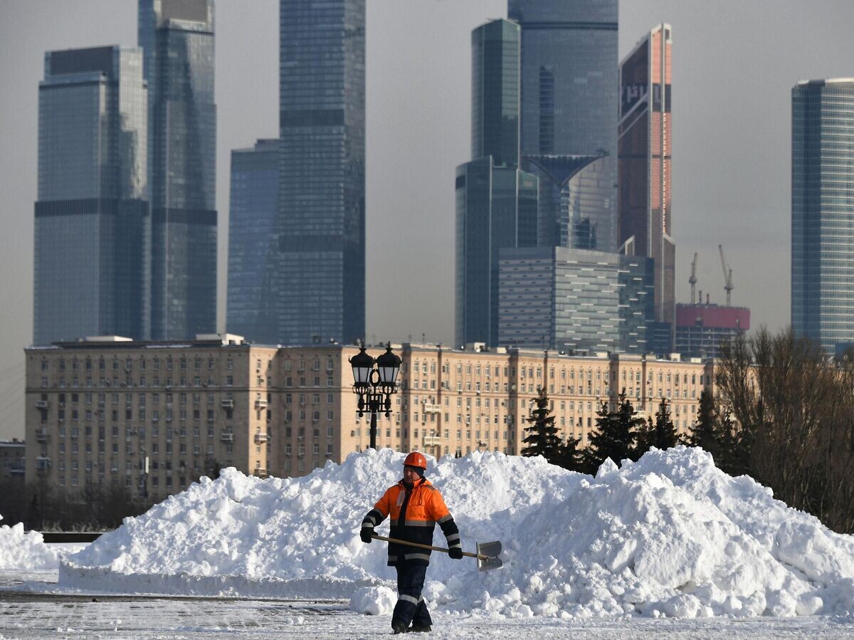    Уборка снега на Поклонной горе в Москве | © РИА Новости / Максим Блинов