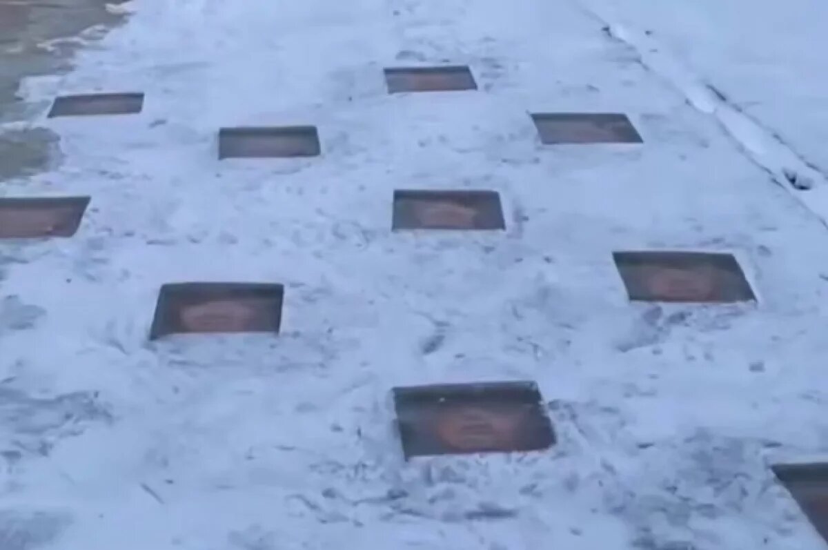    В Петербурге на льду канала нашли аллею славы участников Олимпиады из РФ