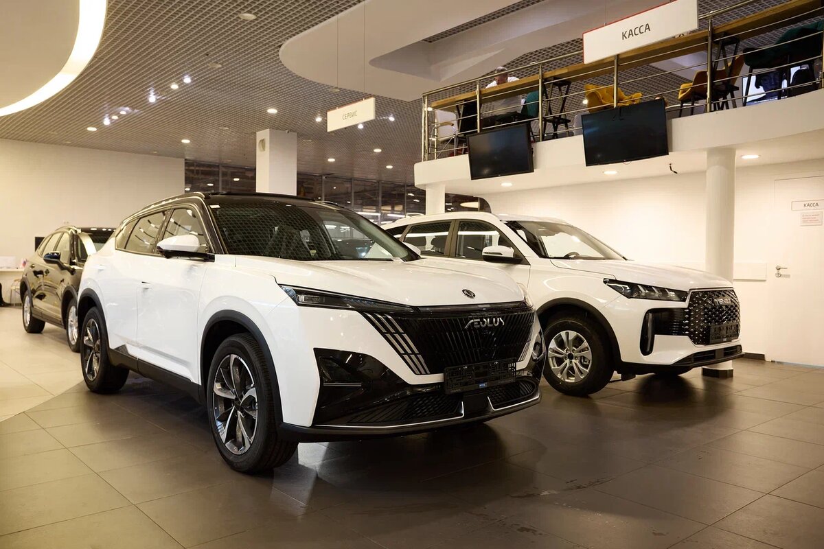 Фотография кроссоверов. Сделана в автосалоне Асц авто.