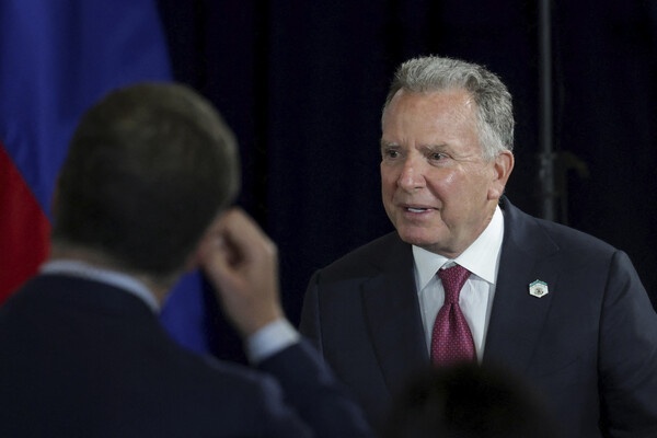 Jeenah Moon/Reuters   📷